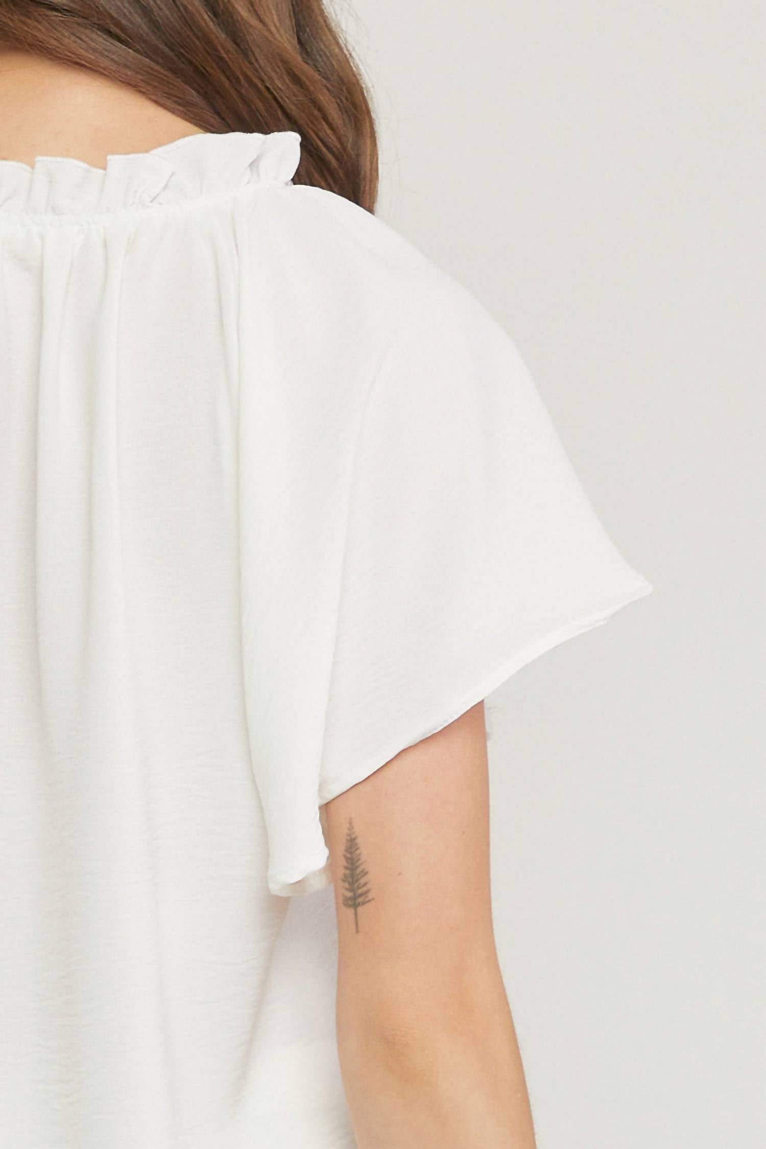Entro - Ruffled Flutter Sleeve Blouse