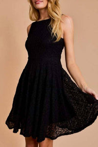 Gilli - Sleeveless Back V-neck Textured Dress