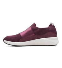 Clarks - Women's Un Rio Knit Slip-on Sneaker