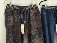 TEMPO PARIS Women's Reversible pants in navy denim floral - women's pants - detail view