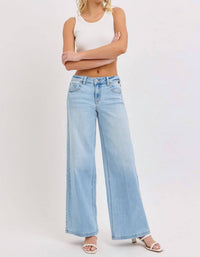 CELLO Low Rise Wide Leg Jeans in light wash - women's jeans - detail view