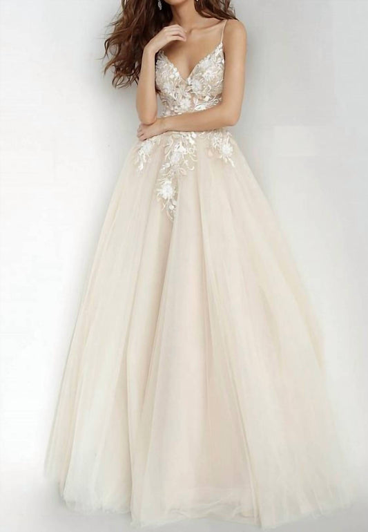 PLUNGING NECKLINE FLOWER APPLIQUES PROM GOWN