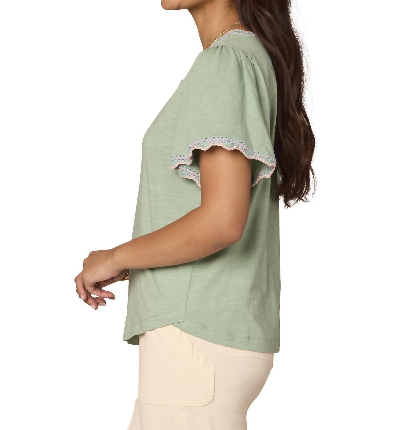 Democracy - Bell Short Sleeve Shirt Tail Hem Knit Top