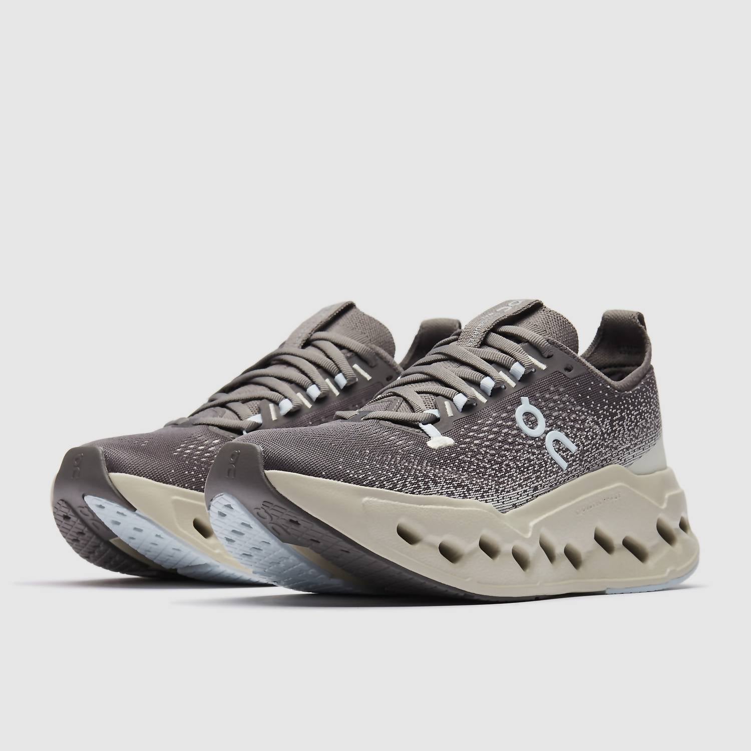 On - Women's Cloudsurfer Max Running Shoe