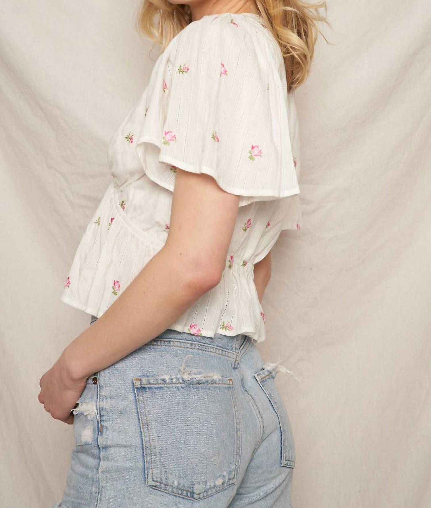 En Creme - Floral Embroidery Flutter Sleeve Top