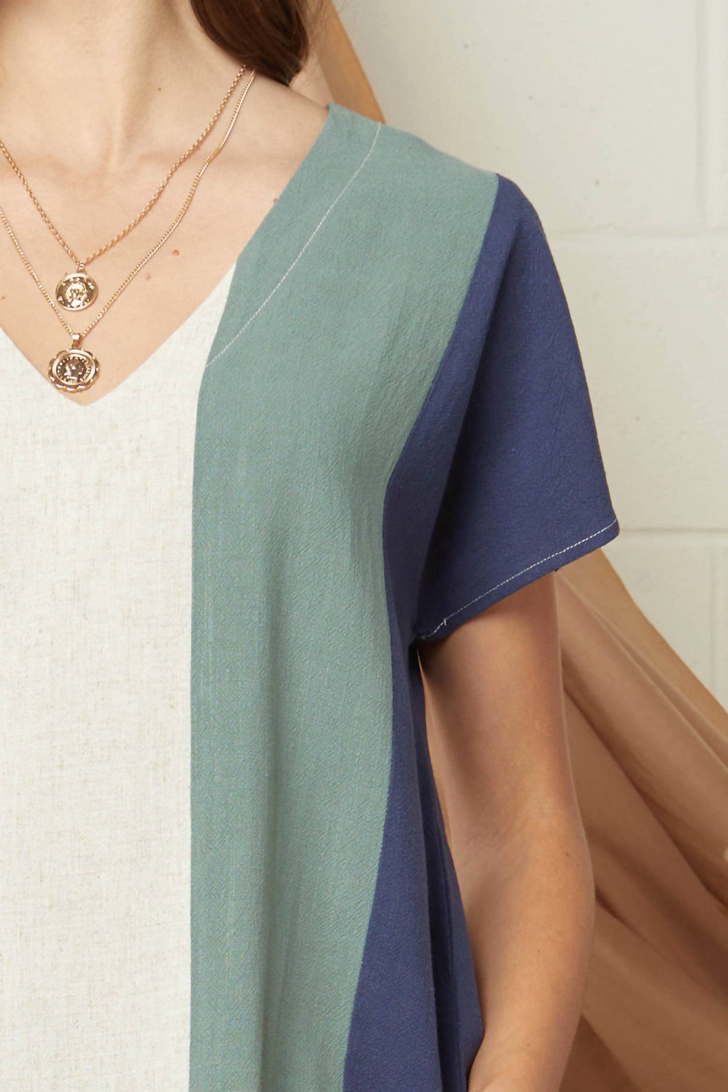 Entro - Color Block Short Sleeve V-neck Top