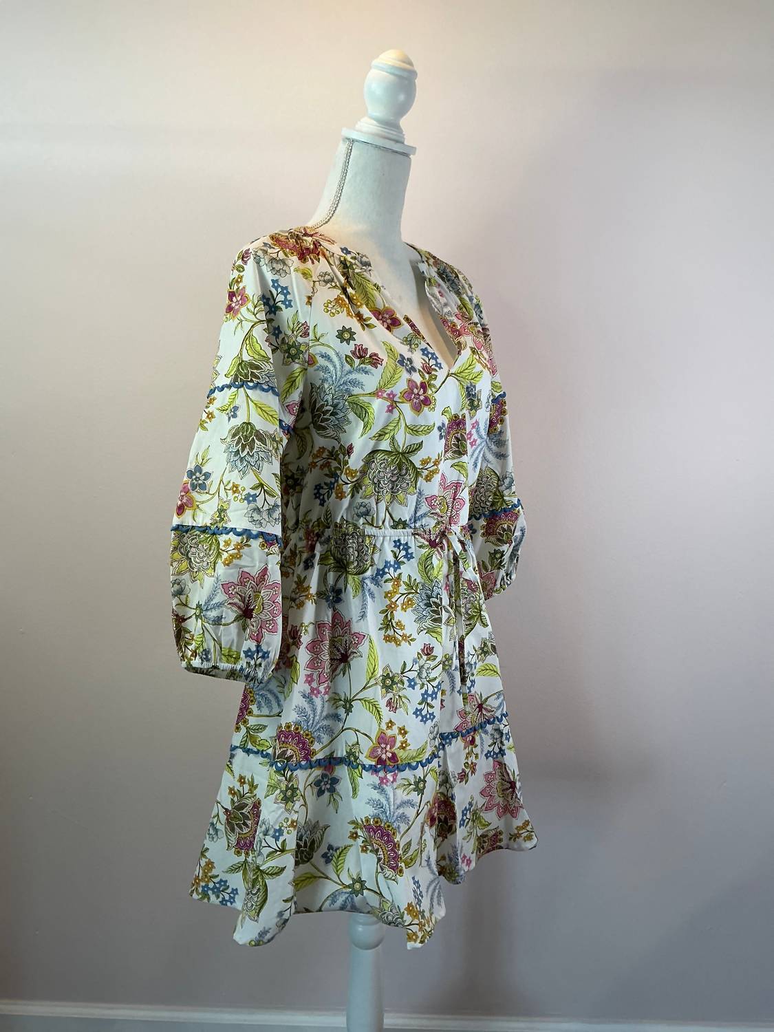 Sugarlips - Pany Floral Darrian Split Neck Mini Dress