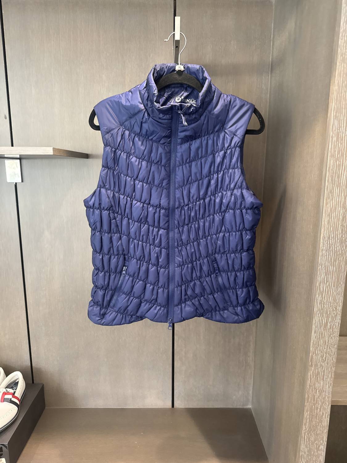 Ibkul - Women's Collared Vest