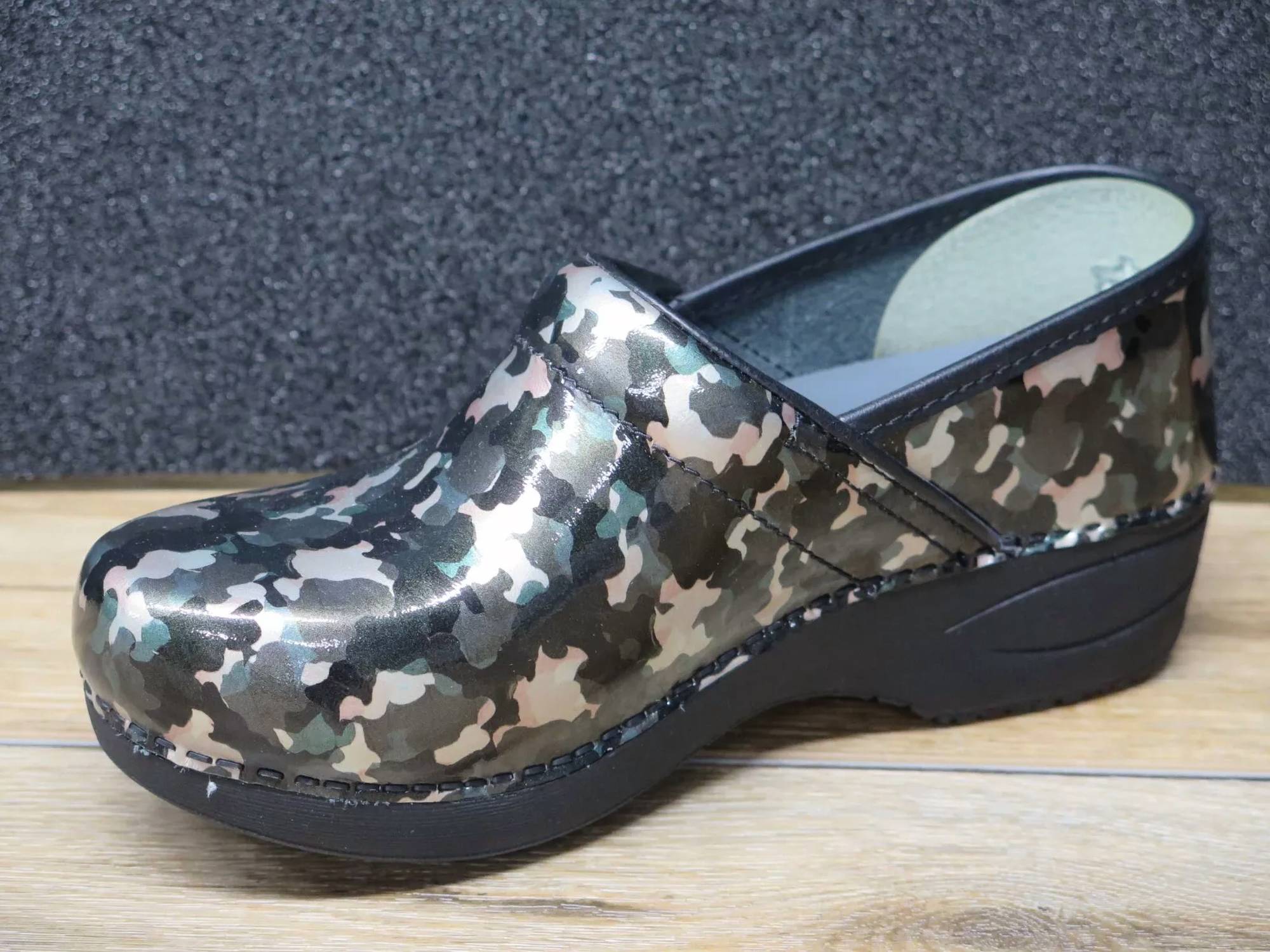Dansko - Women's Xp 2.0 Patent Professional Clog