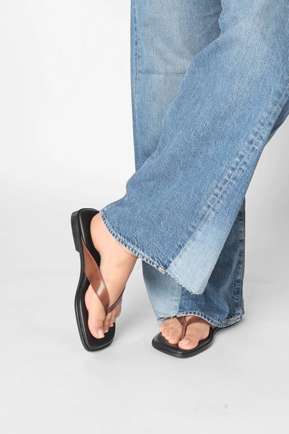 Pavement - Women's Lina Leather Flip-flops