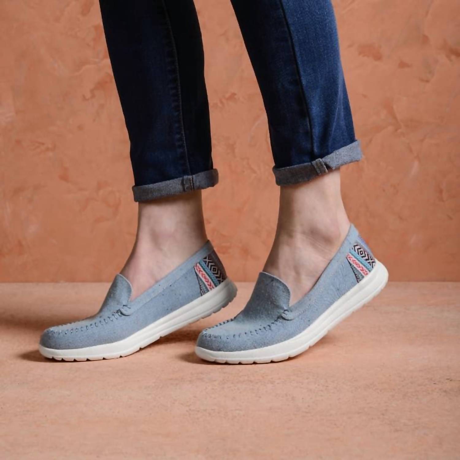 Minnetonka - Women's Discover Canvas Moccasin