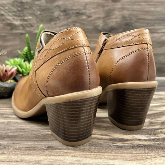 Earth - Women's Lina Austin Notched Heeled Low Cut Leather Bootie