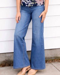 1822 Denim Wide Leg Jeans in miles wash - women's jeans - detail view