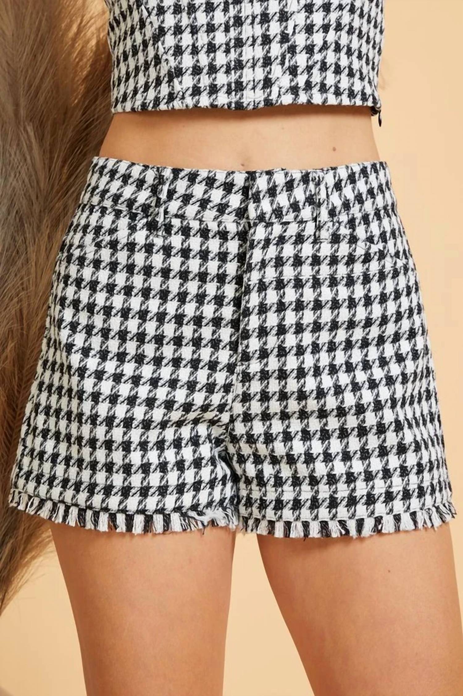 Glam - Houndstooth Sleeveless Crop Top And Shorts Set