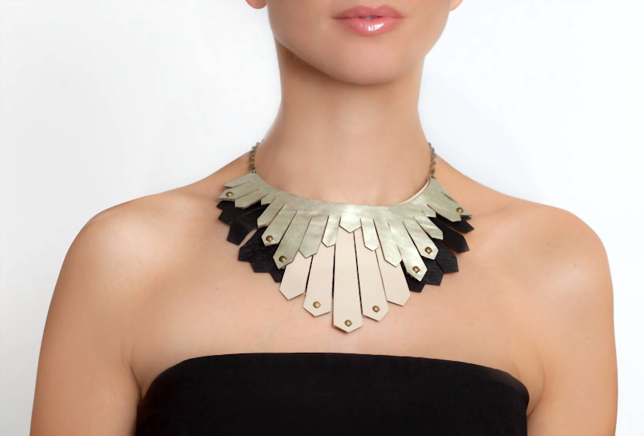 Avenue Chic - Women's Collar Torcaza Necklace