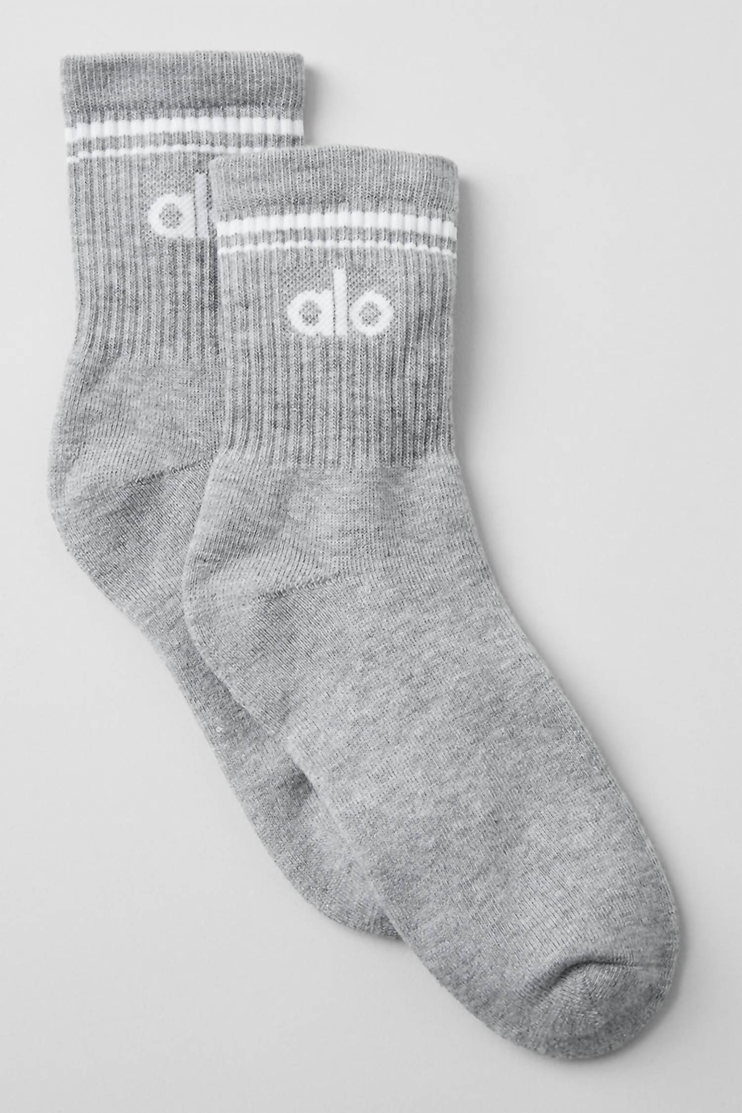 ALO YOGA Unisex Half Crew Throwback Sock in heather grey white - women's accessory