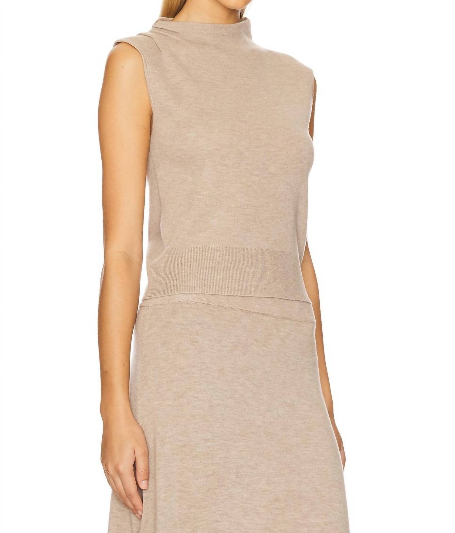 Astr - Deora Sleeveless Sweater