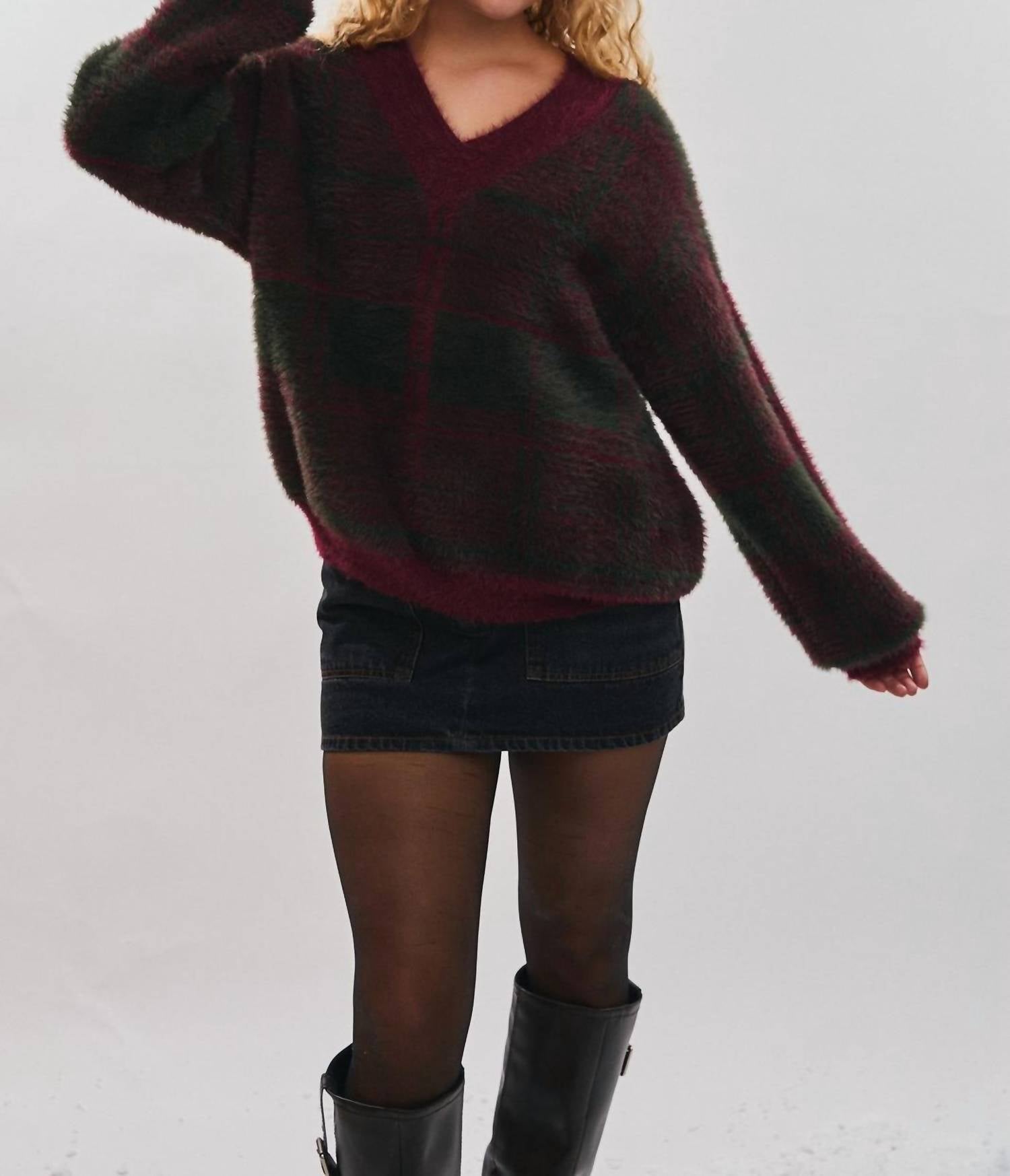 Le Lis - Luna V-neck Sweater