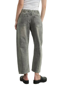 Aaron & Amber - Relax Barrel Jean