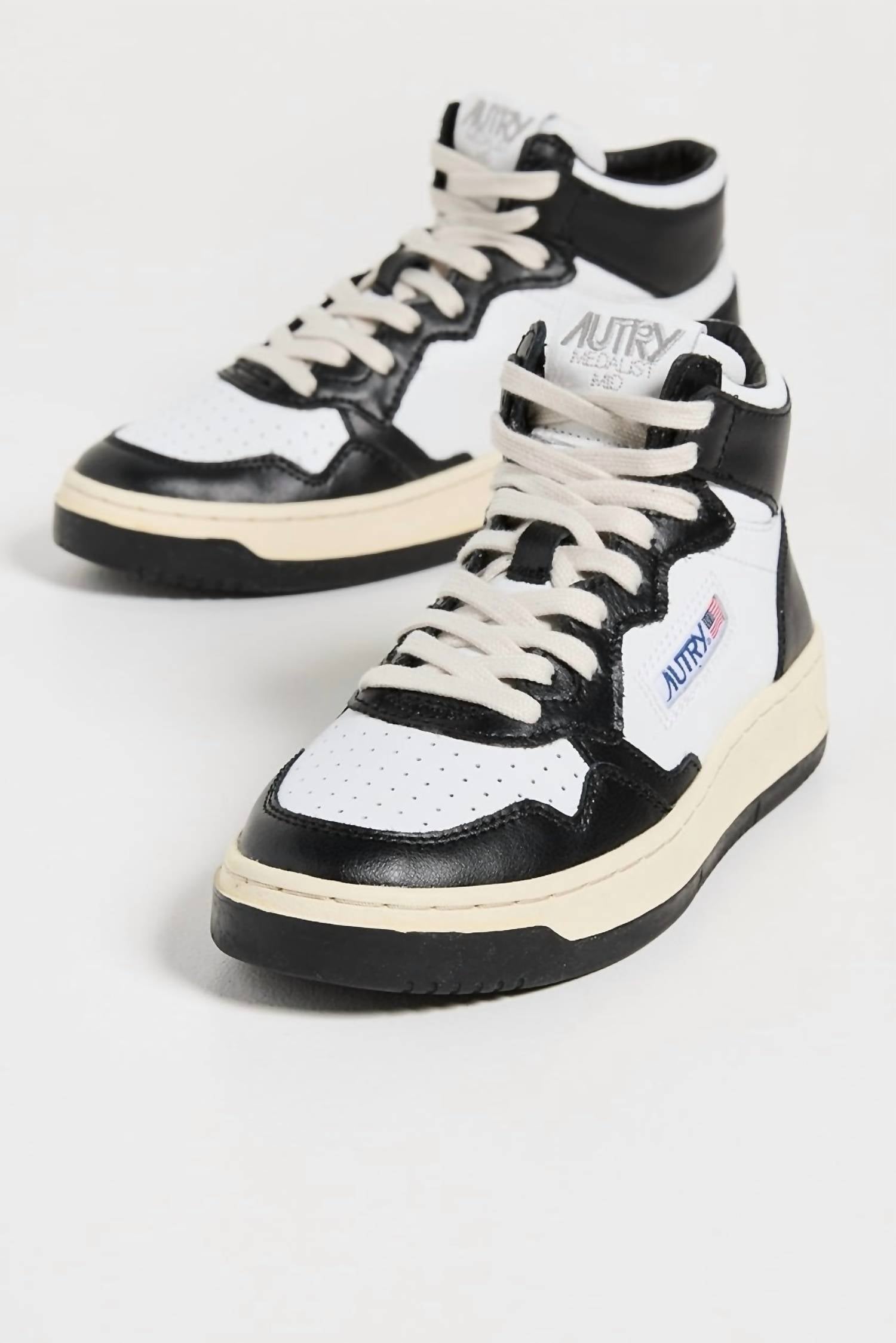 Autry - Women's Medalist Mid Sneaker