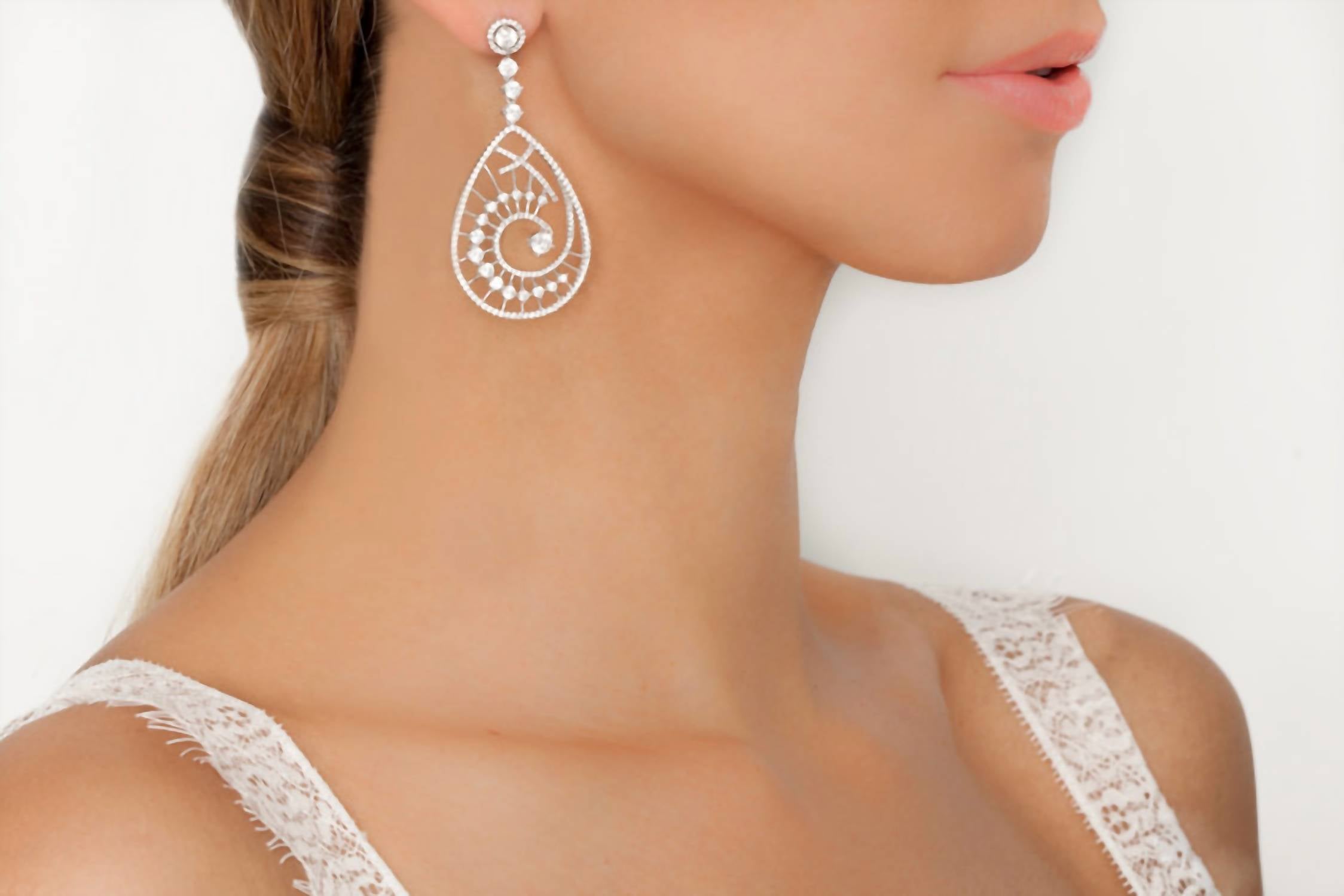 Avenue Chic - Women's Snail Earrings