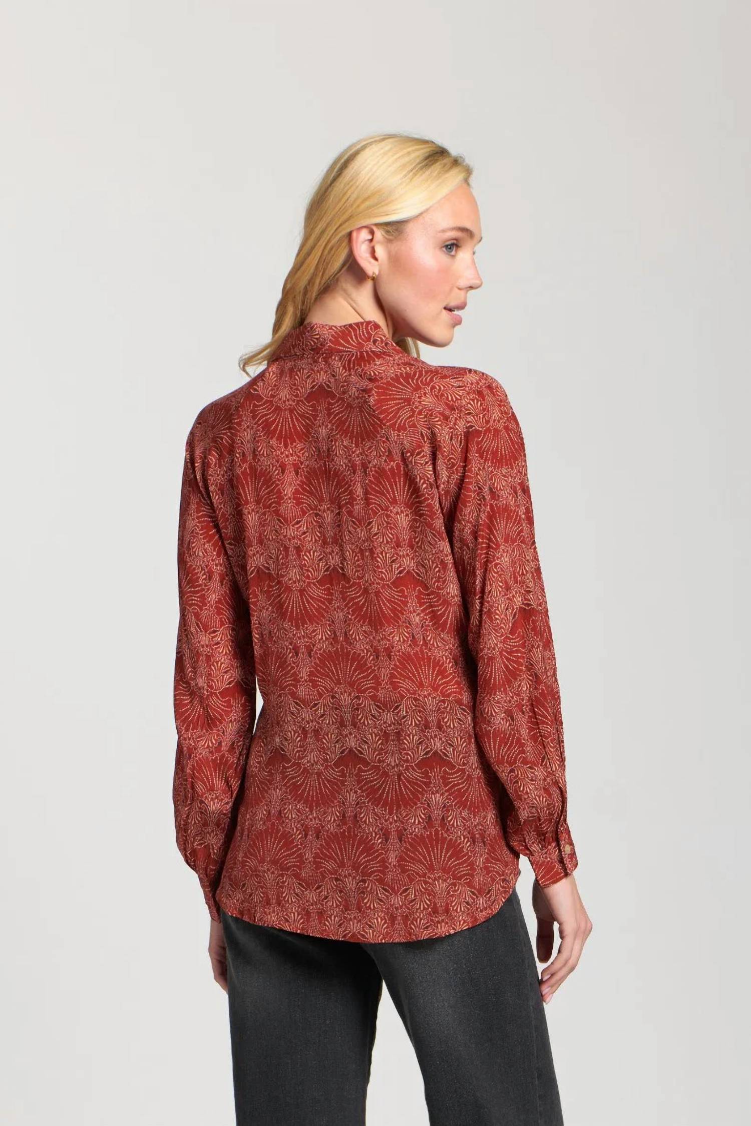 Apny - Nouveau Print Placket Pullover Blouse