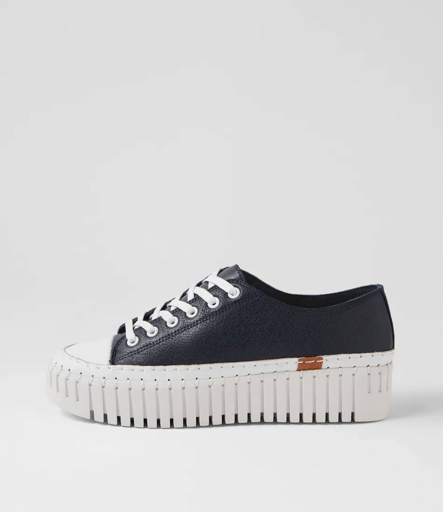 Django & Juliette - Women's Baselo Platform Sneaker
