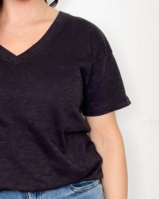 Mododoc - Short Sleeve V-neck Tee