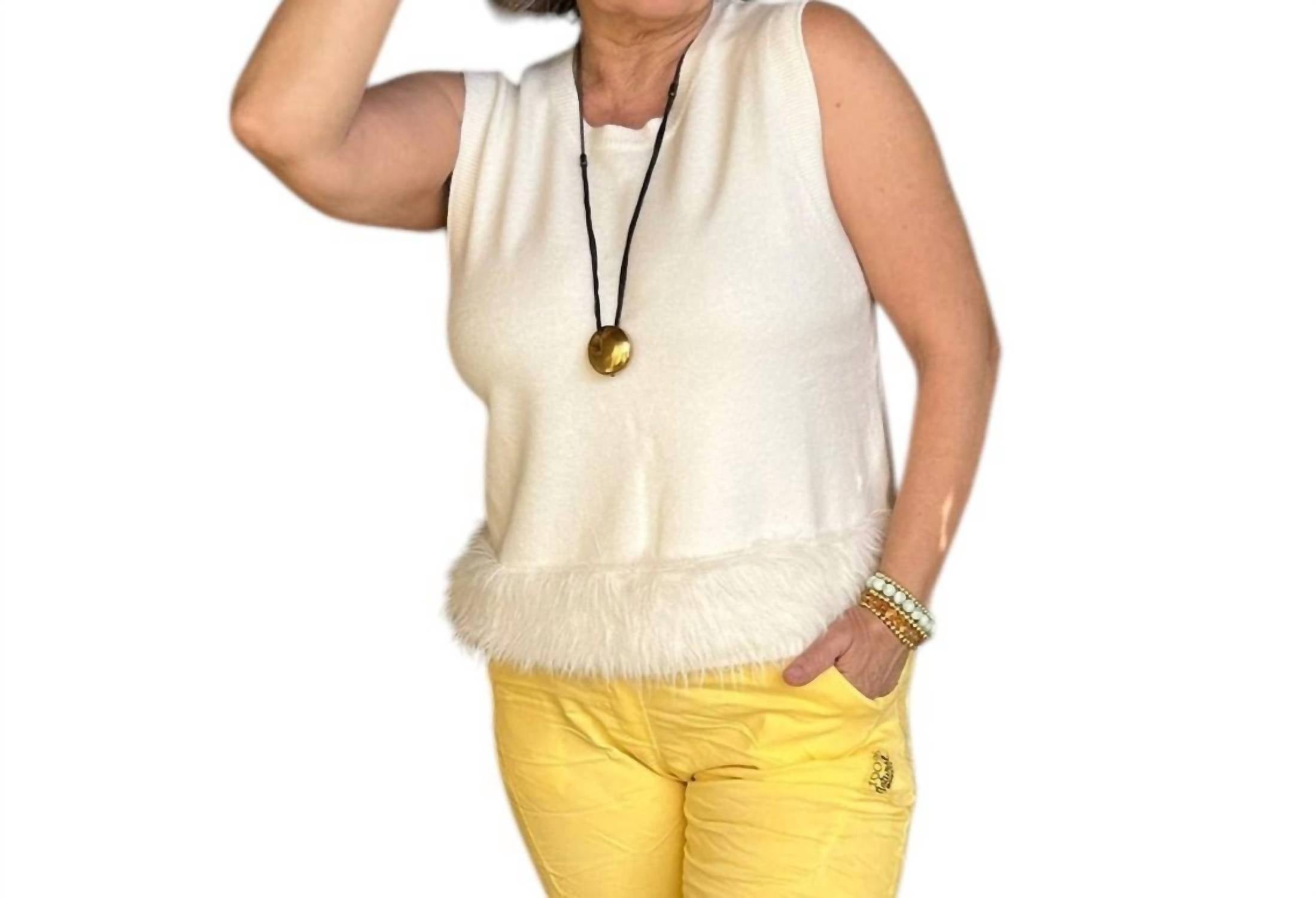 Made In Italy - Fringed Sleeveless Sweater Top