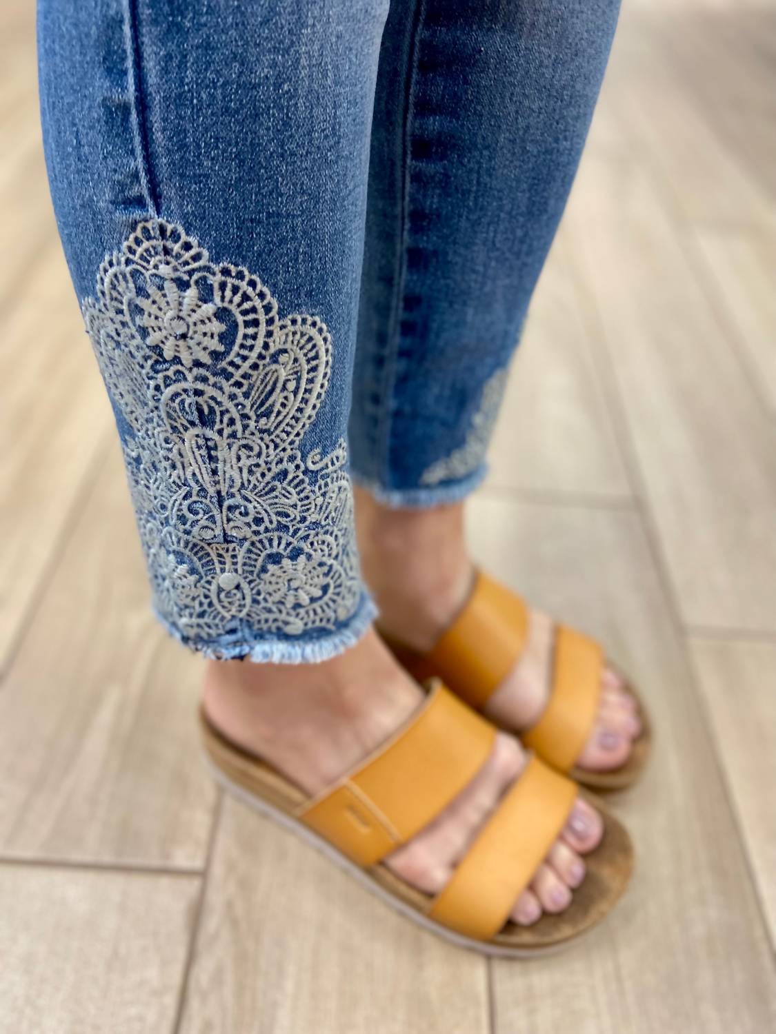 Gg Jeans - Embroidered Crop Jeans