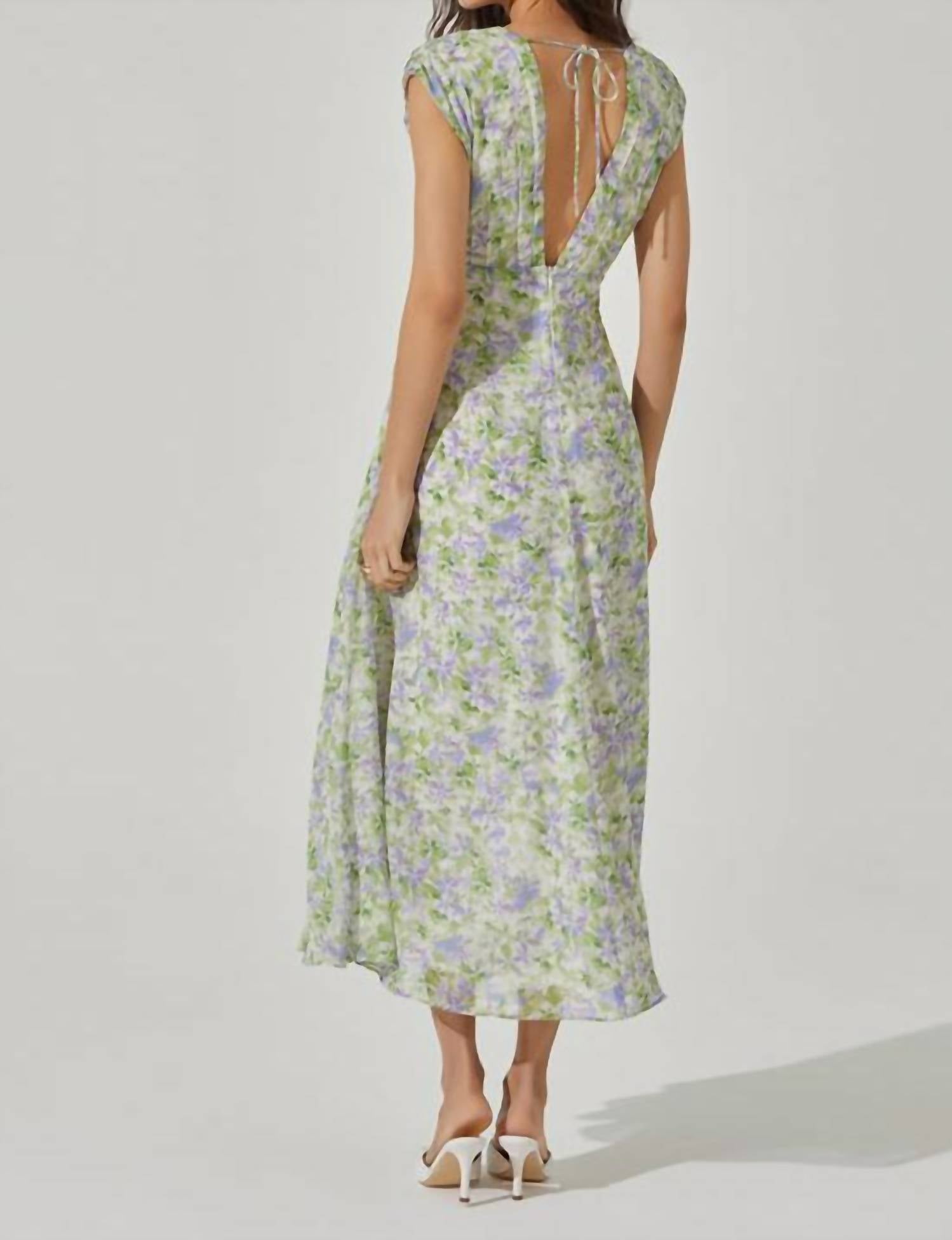 Astr - V-neck Pleated Floral Midi Dress