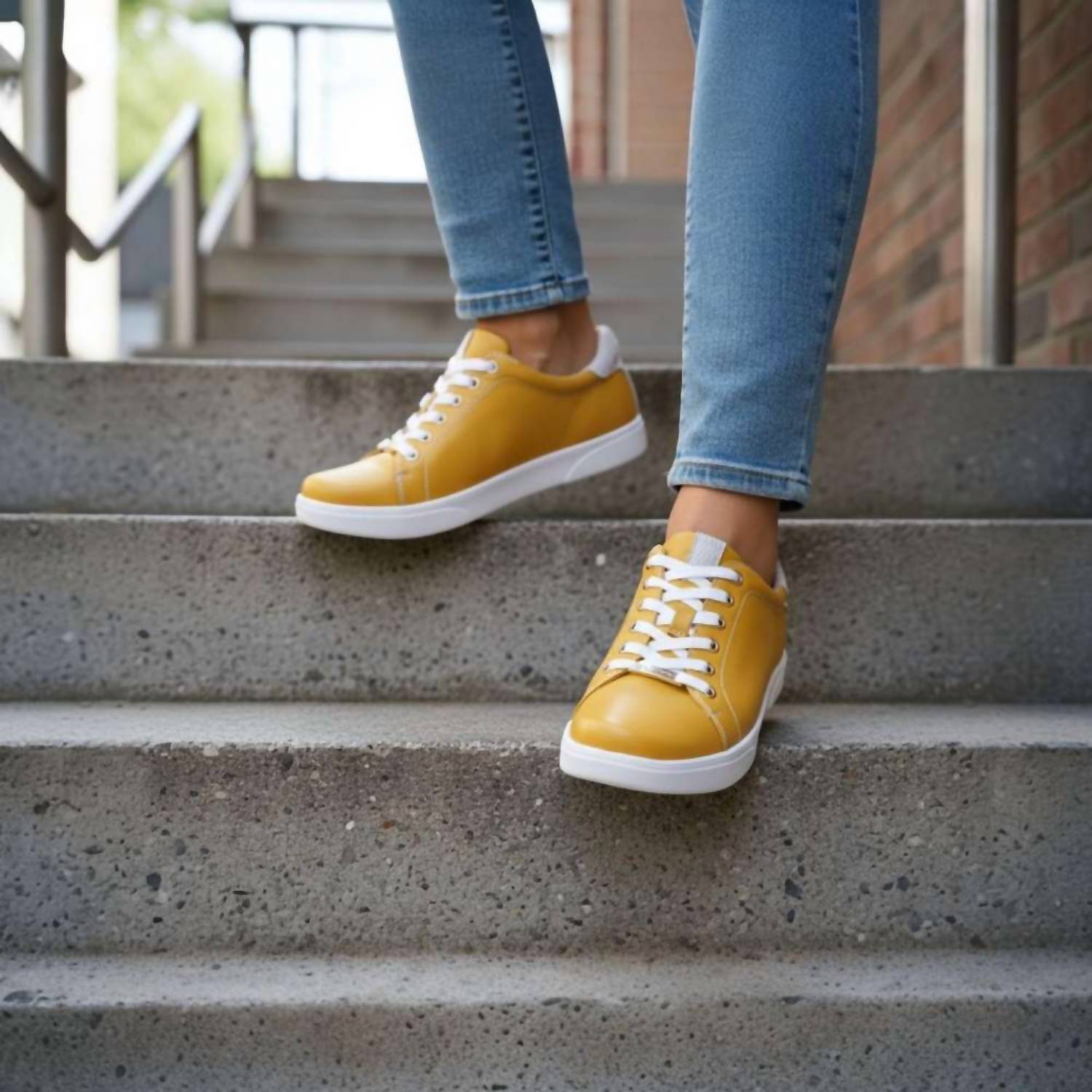 Revere - Women's Limoges Lace-up Casual Sneaker
