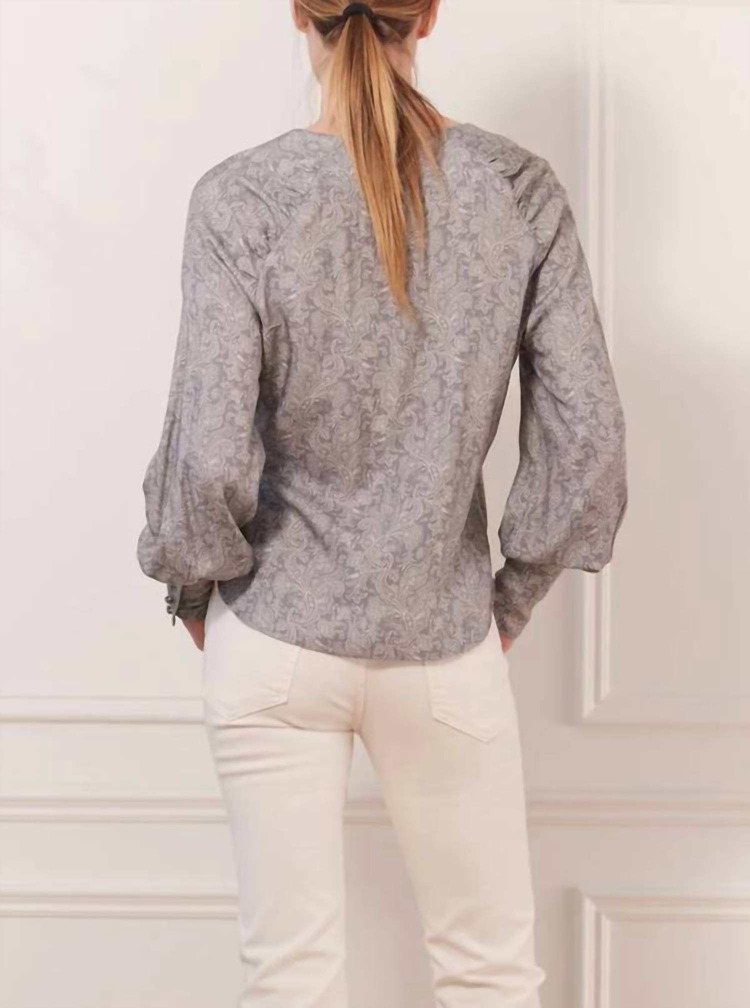 HIGH CUFF CREW-NECK BLOUSE
