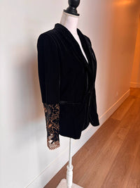 Paparazzi - Women's Velvet Blazer With Thread Cutwork