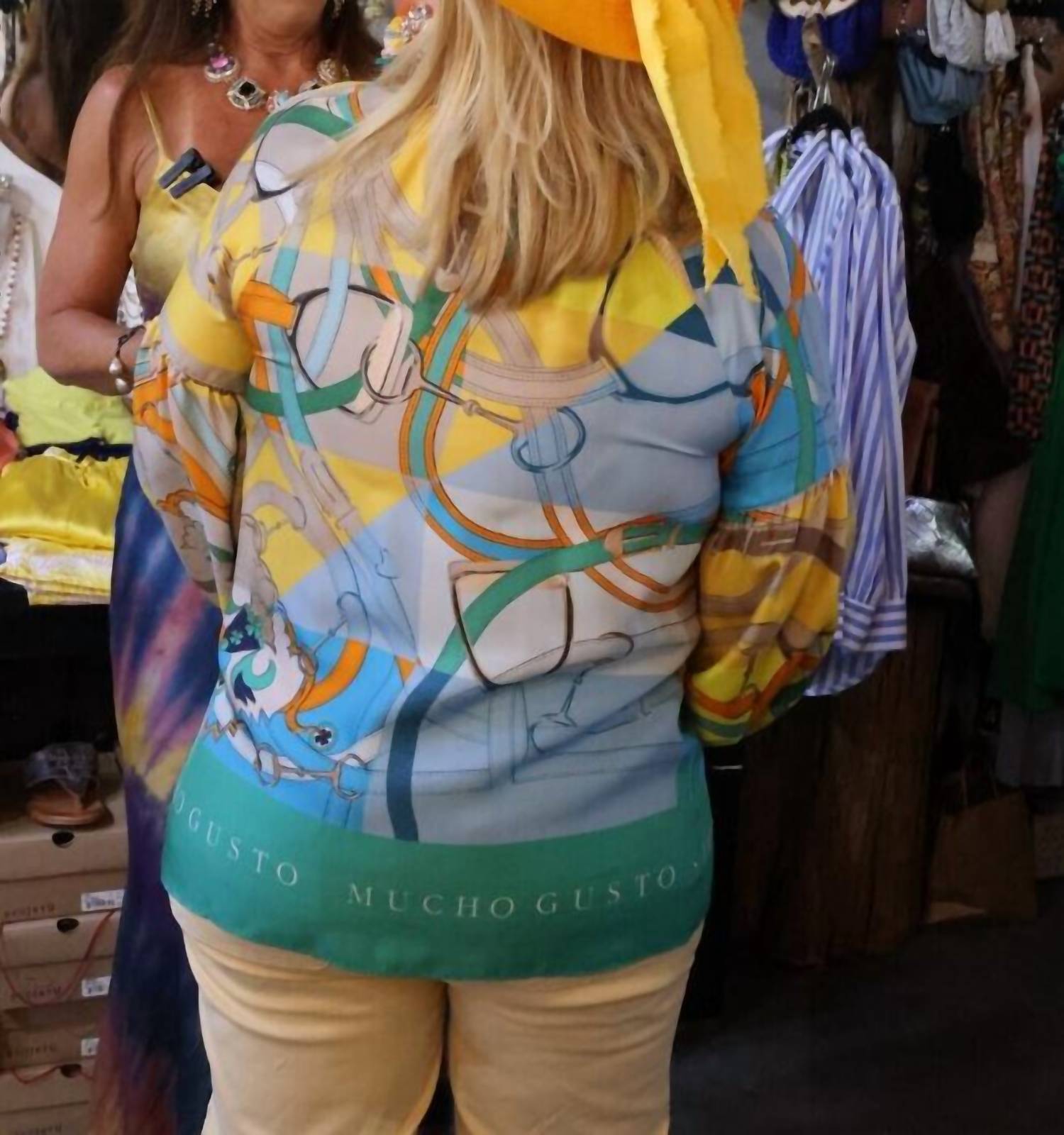 Mucho Gusto - Saddle Top