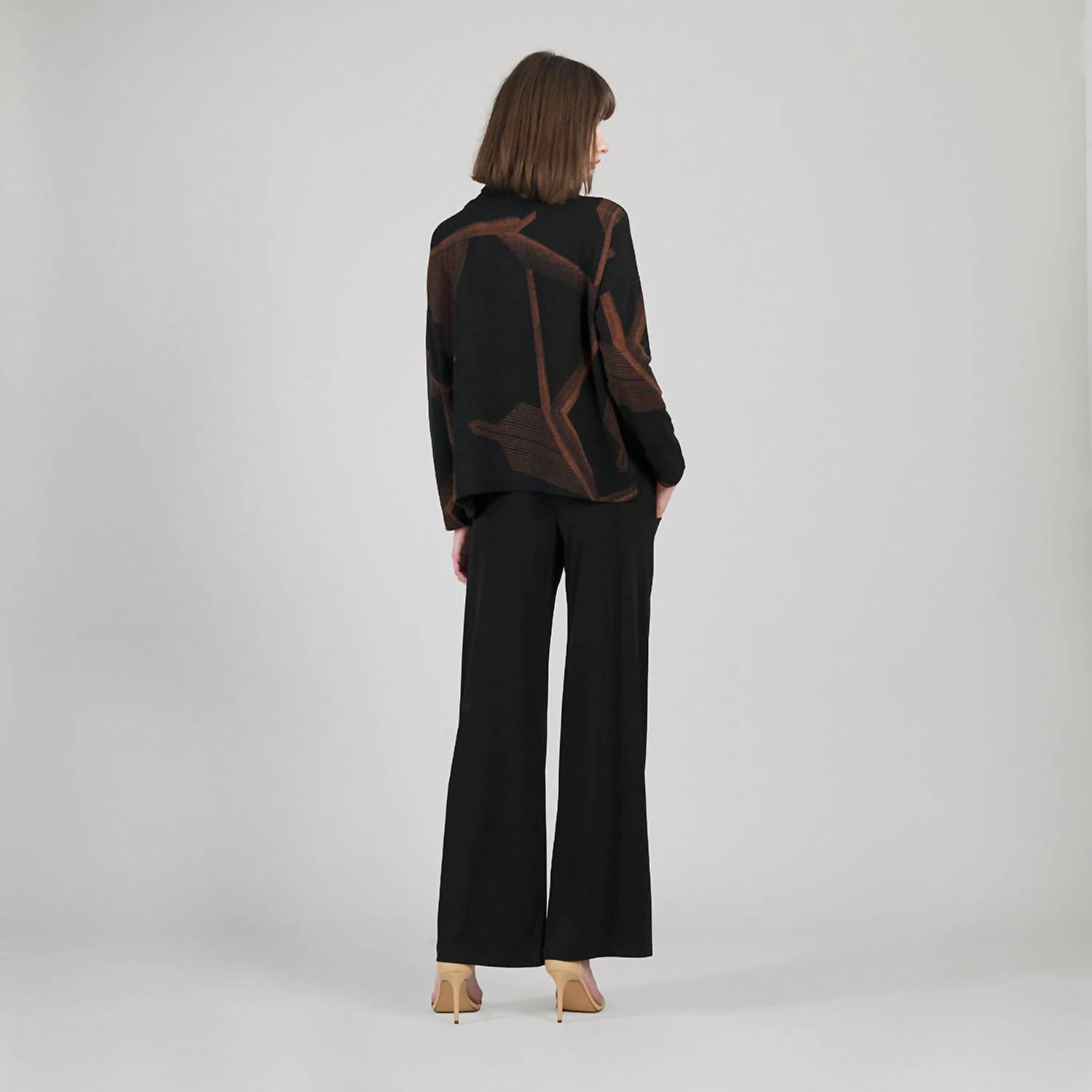 Clara Sunwoo - Lightweight Cozy Tipped Hem Sweater Top