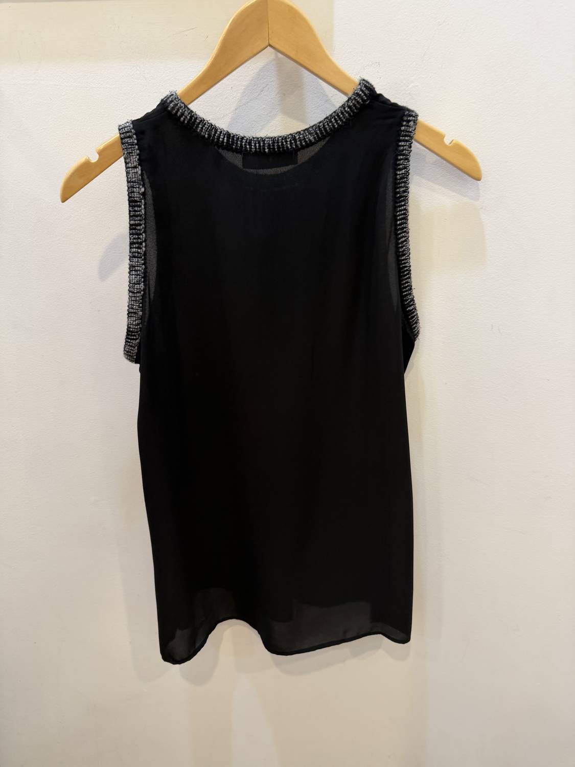Lola & Sophie - WOMEN'S SLEEVELESS EMBROIDERED TANK