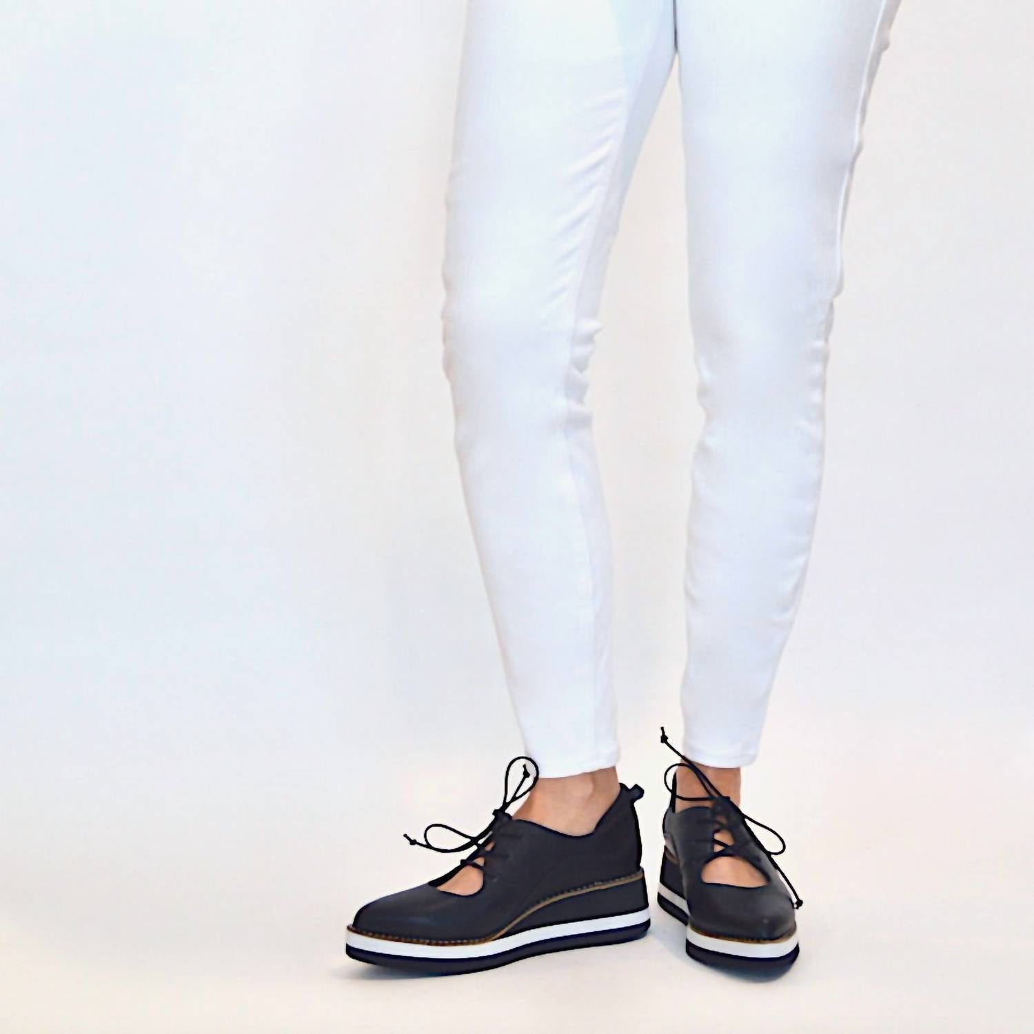 Chelsea Jones - Women's Tempo Oxford Shoes