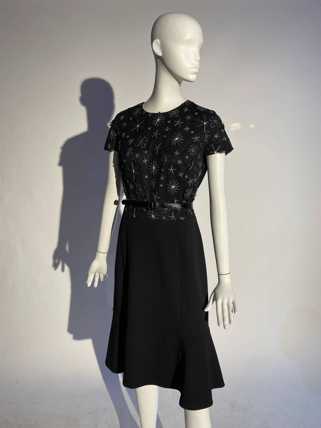 Kevan Hall - Appliqué Floral Mini Dress
