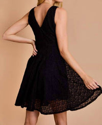 Gilli - Sleeveless Back V-neck Textured Dress