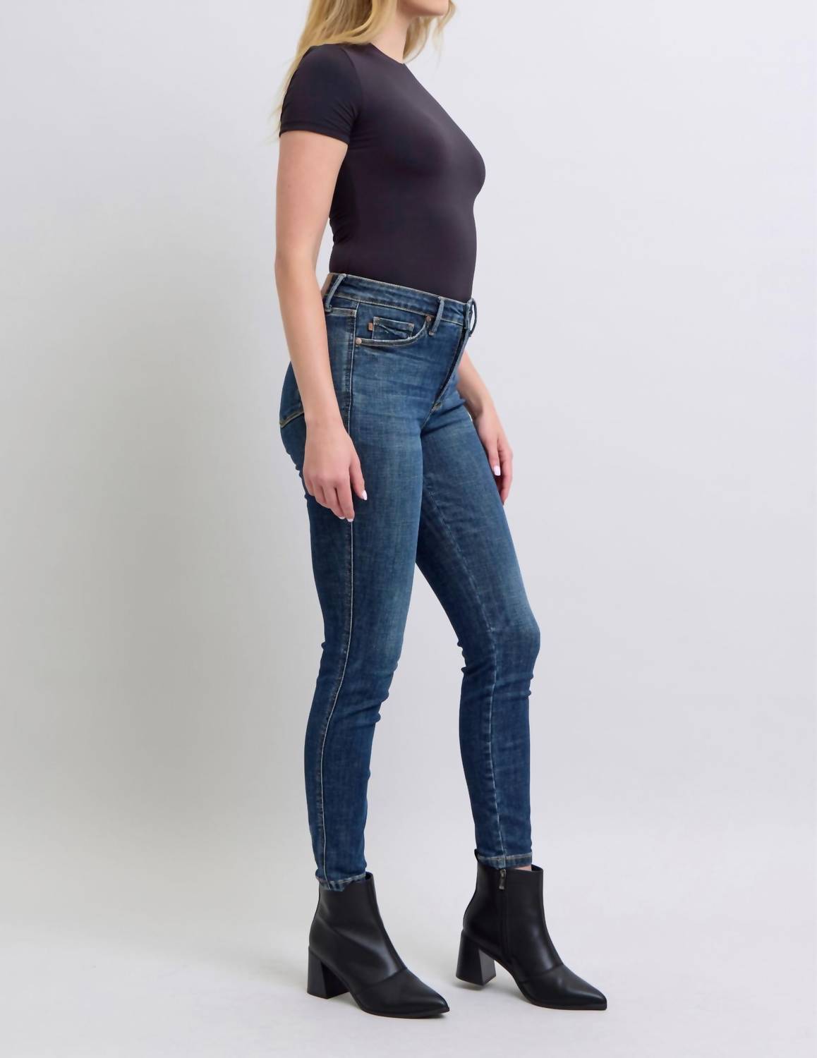 Judy Blue - Mid Rise Tummy Vintage Wash Skinny Jeans