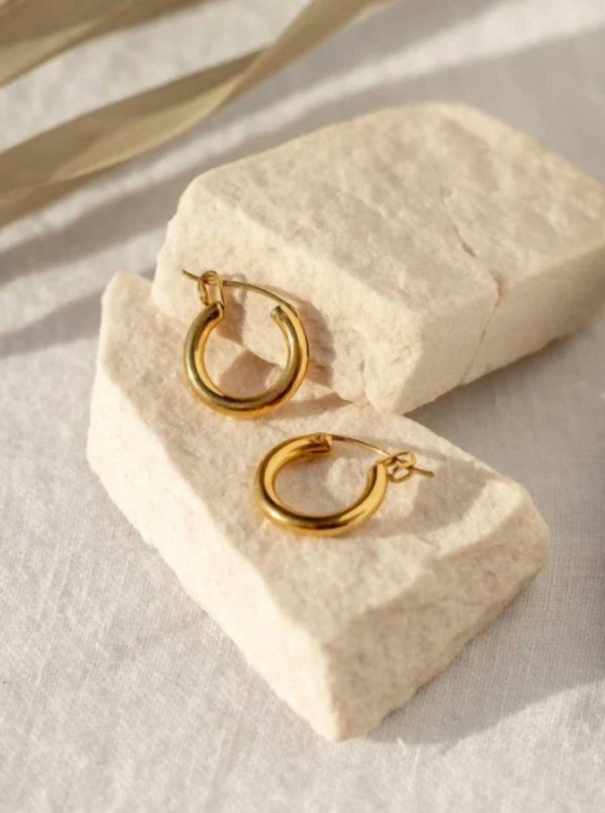 Alchemy & Co - Women's Staple Small Hoops