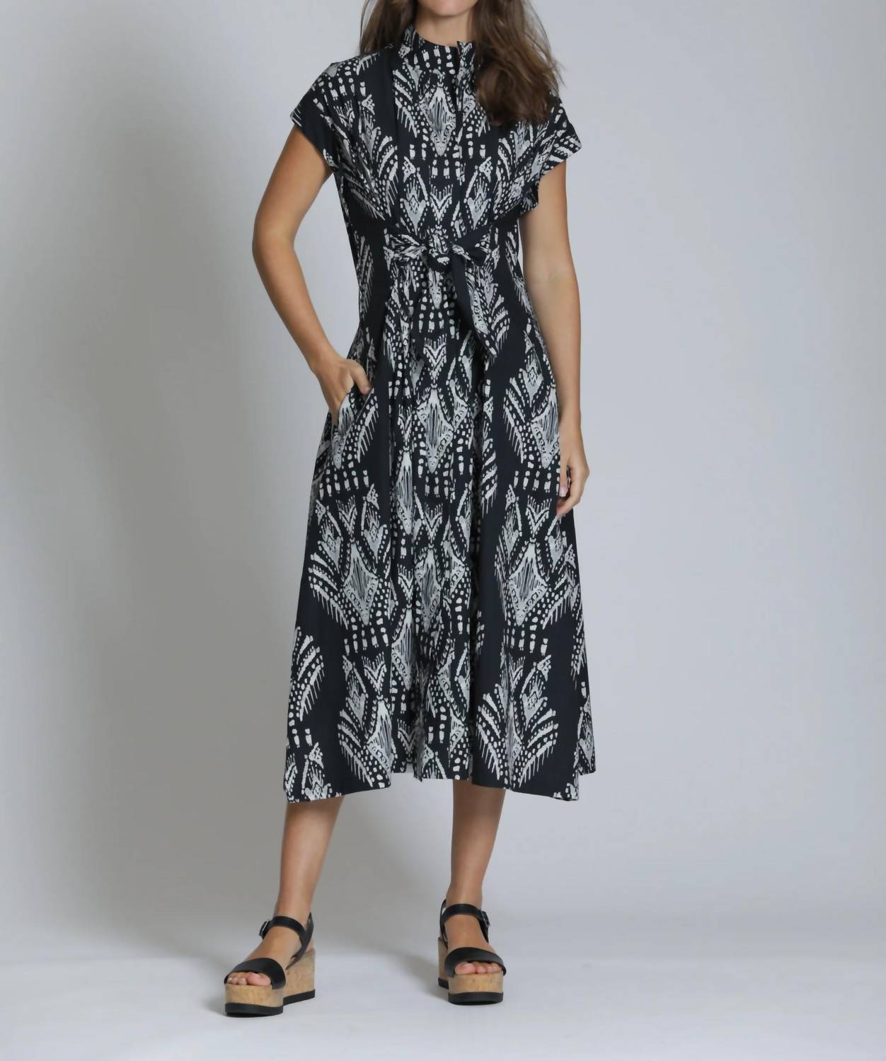 Apny - Tie Front Midi Dress