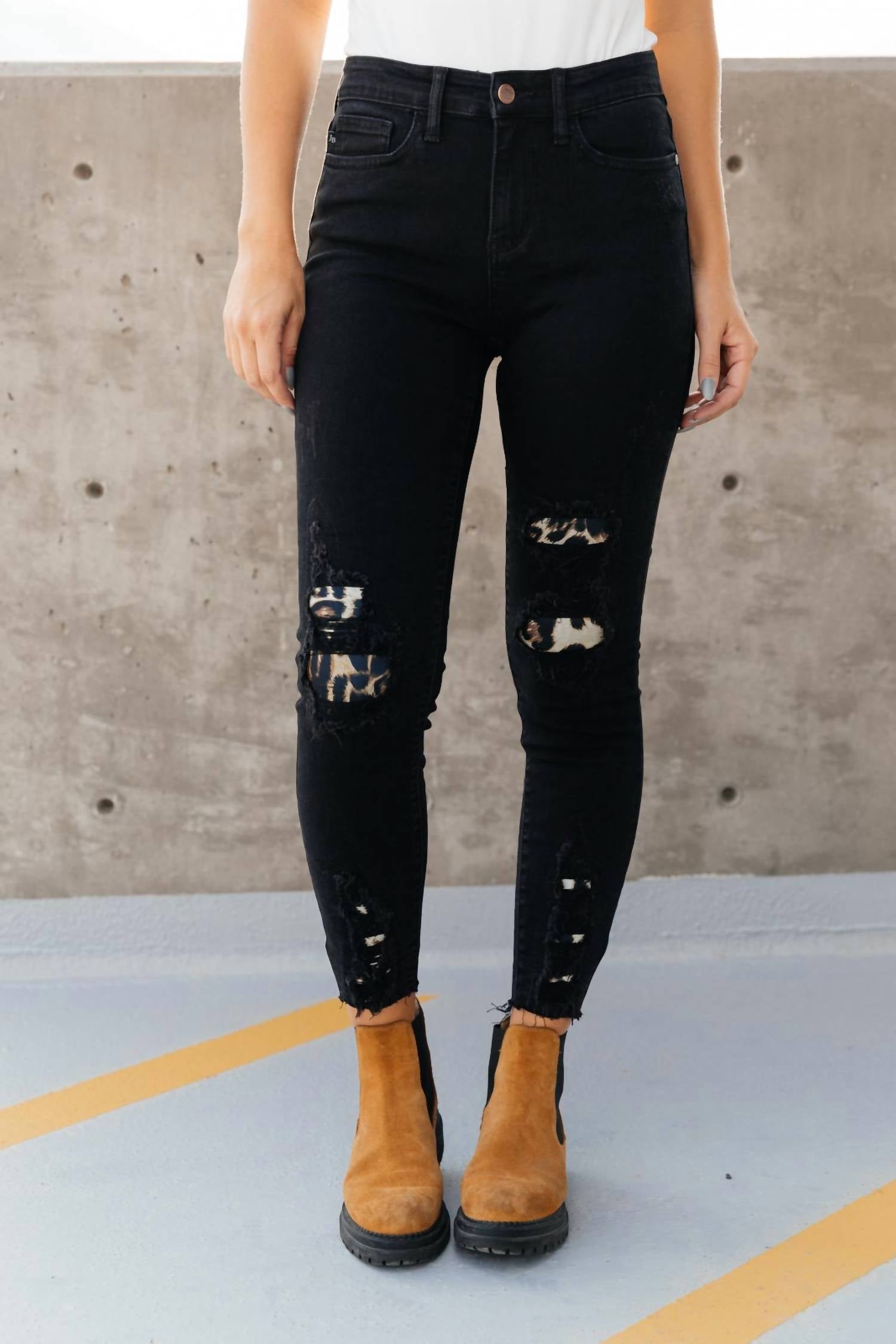 Judy Blue - Into The Wild Distressed Skinny Jeans