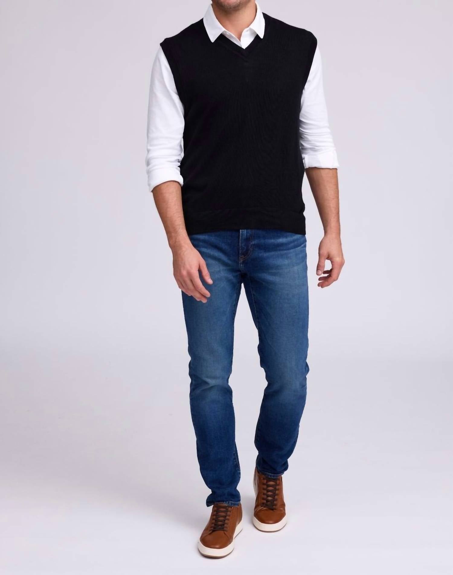 Raffi Extrafine Merino V-neck Vest in black - men's jacket