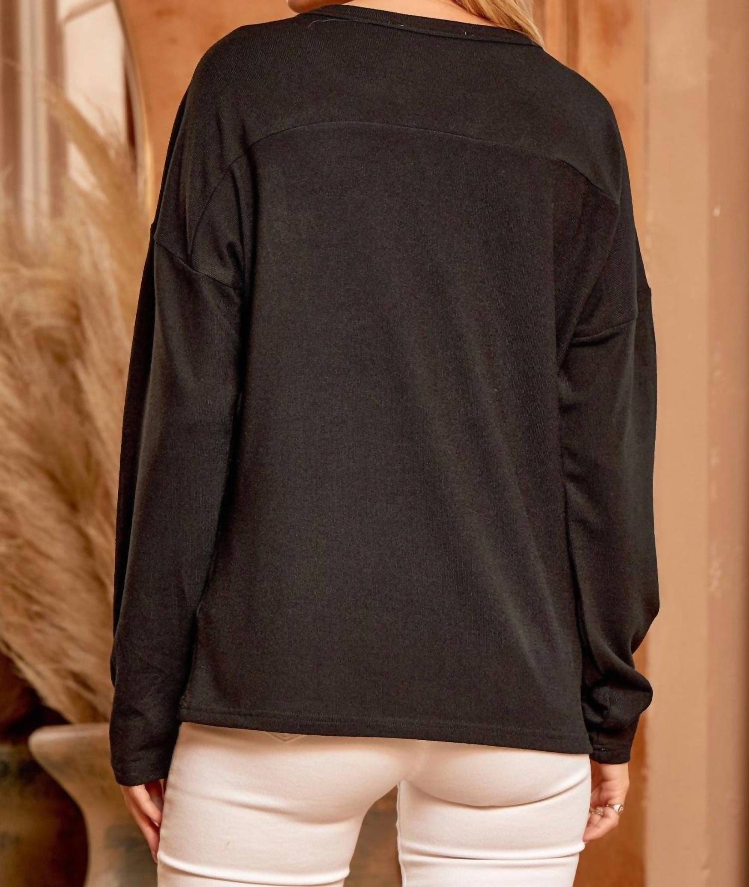 Andree By Unit - Embroidered Split Neck Top