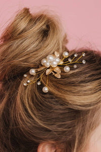 ANDI Women's Delphine Pearl Flower Hair Pin in white gold - women's accessory - detail view