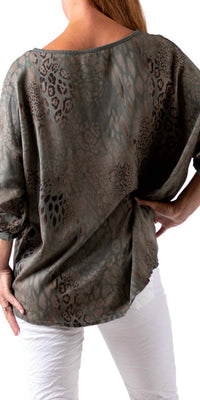Gigi Moda - Lara V-neck Blouse
