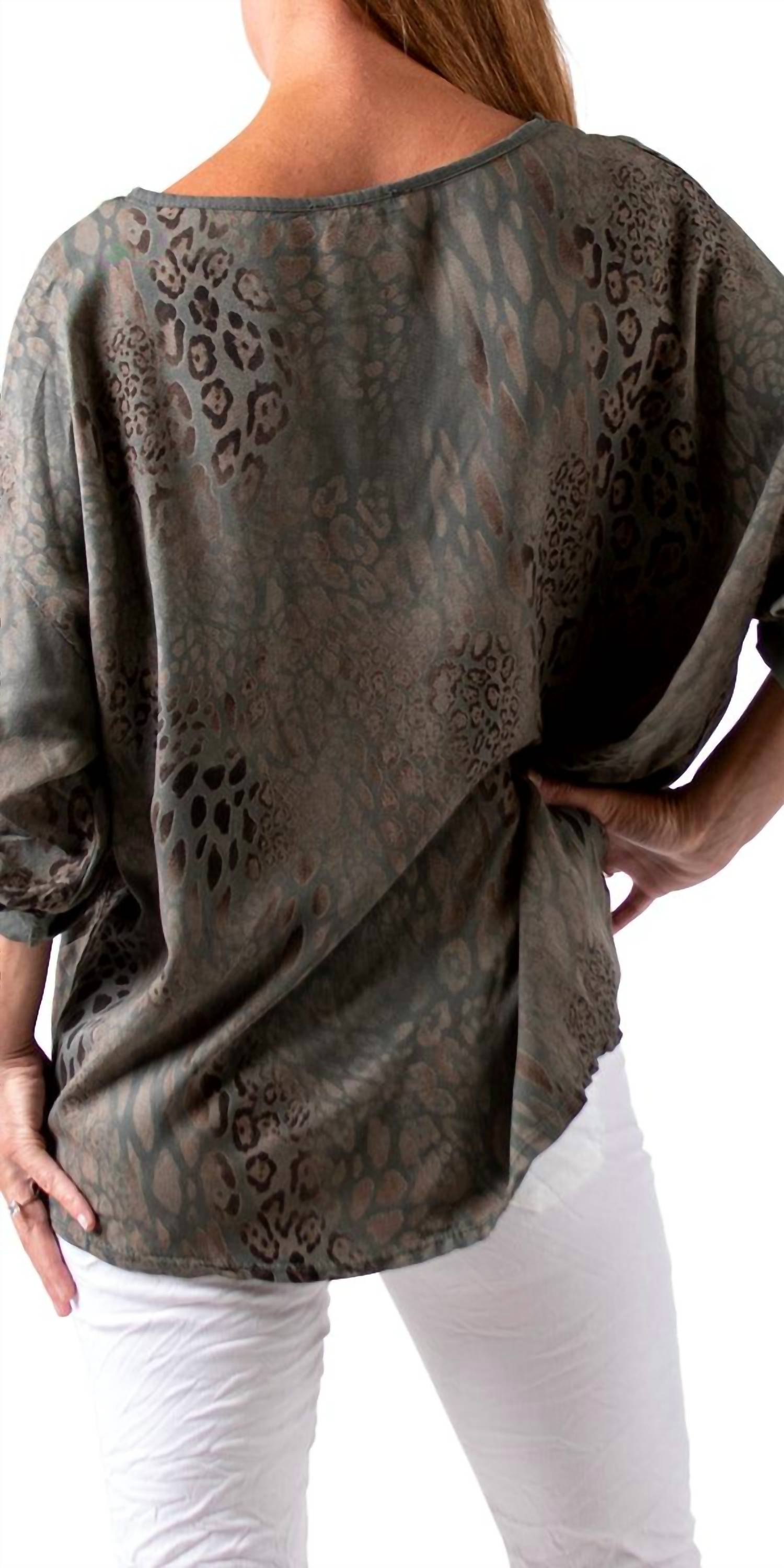 Gigi Moda - Lara V-neck Blouse