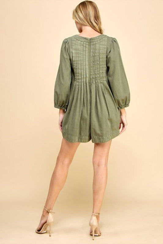 Veveret - Flirty Pleated Romper
